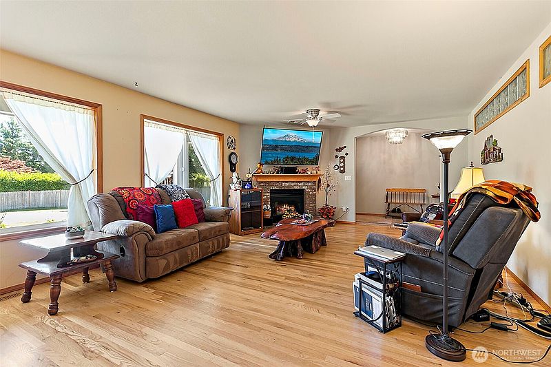 5th image of 21503 21st Street E