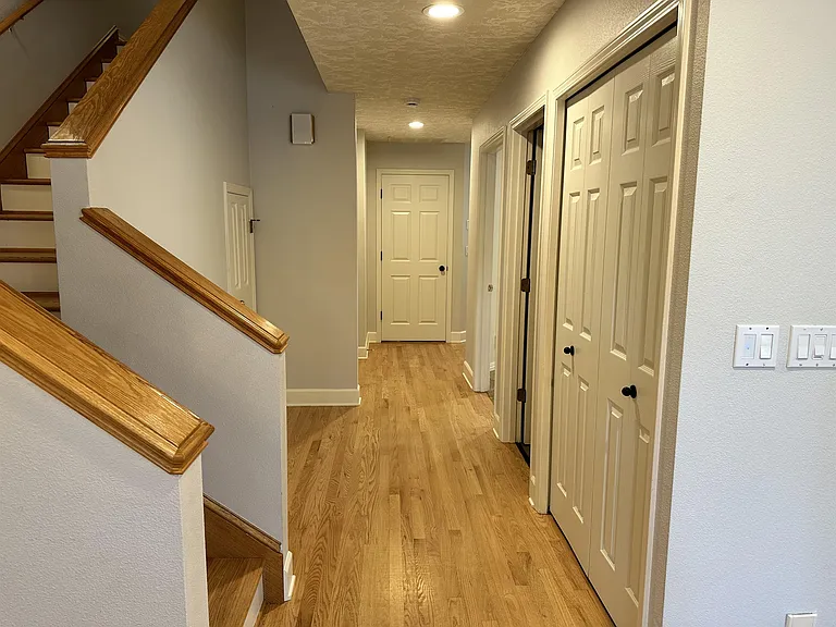 330 E College St — Photo 17