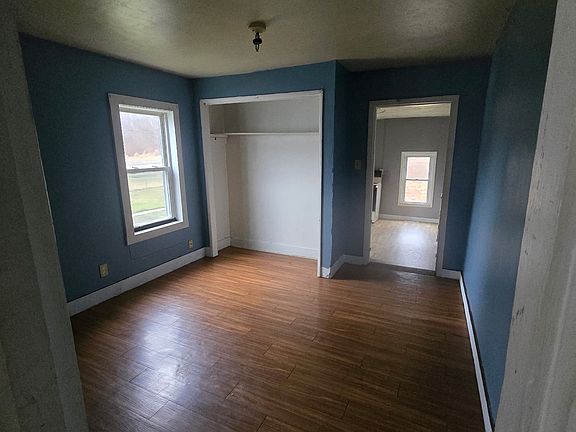 3rd image of 446 Wood St