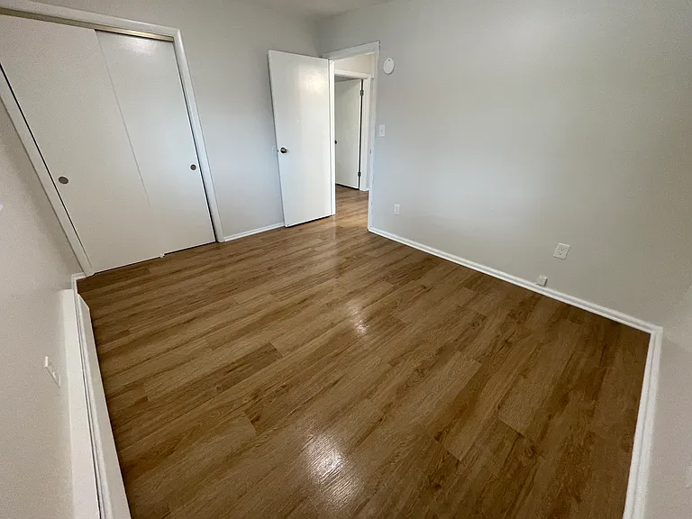 8952 White Oak Ave #4 — Photo 11