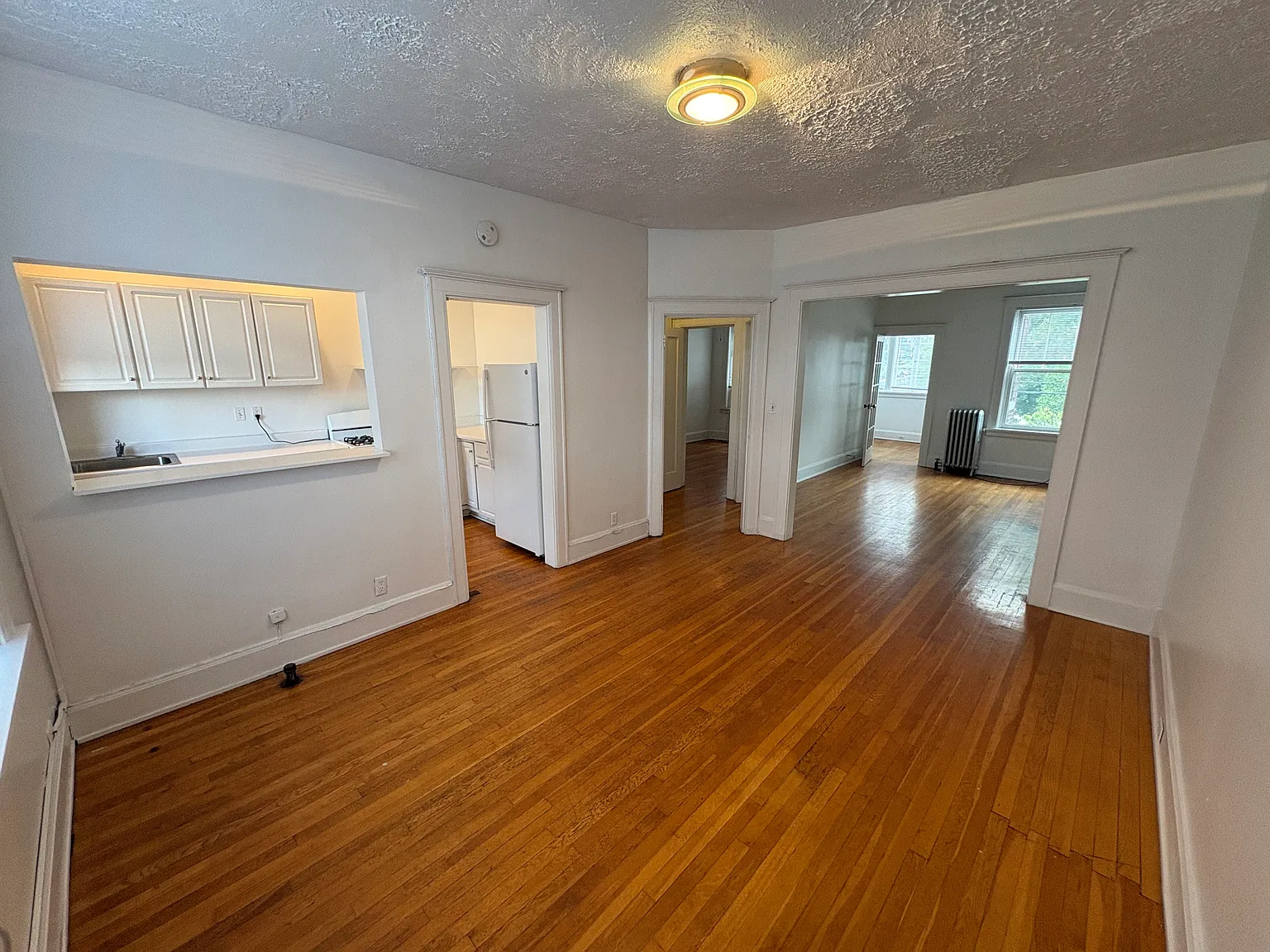 1 bed, 900 sqft, $1,295 — Photo 3