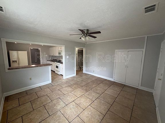 2nd image of 3633 N Lloyd Cir