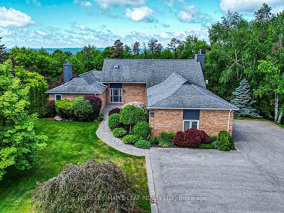 3rd image of 8 Coates Hill Ct