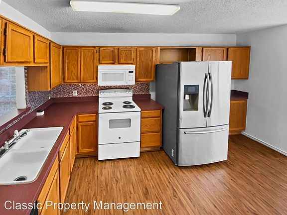 3rd image of 2541 Dahlia Dr