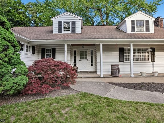 3rd image of 14 Saddle River Ro