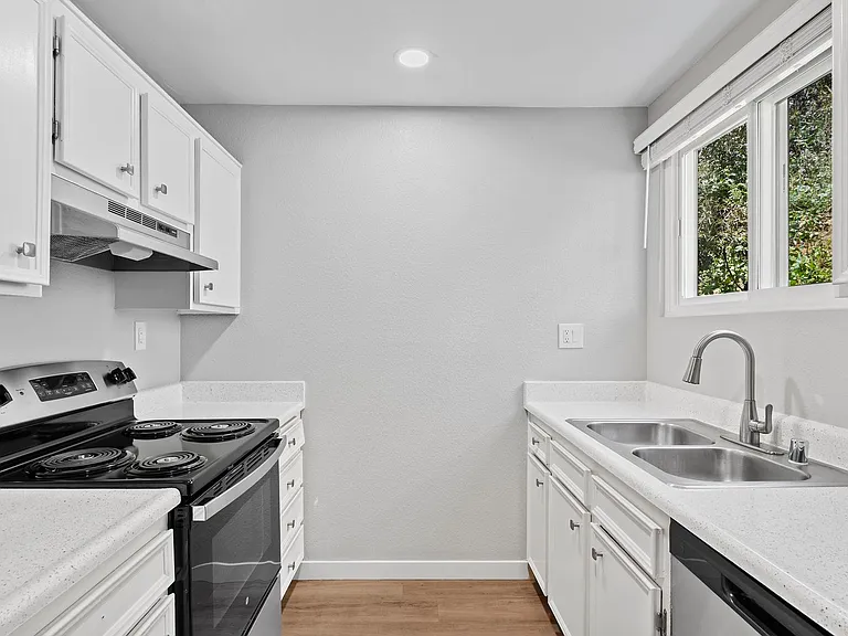 Point Loma Bay Apartments | Coastal Living Near the Beach — Photo 122