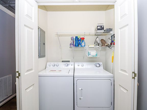3rd image of 43 Pr 3057 APT 7