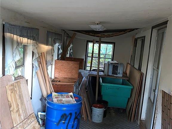 3rd image of 4005 Lillian St NE