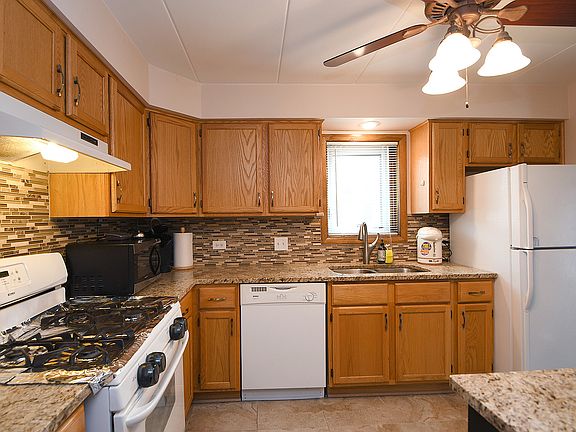 5th image of 11330 Moraine Dr APT F
