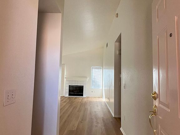 3rd image of 45645 Berkshire St