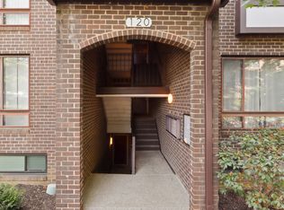 120 Roberts Ln APT 101, Alexandria, VA 22314