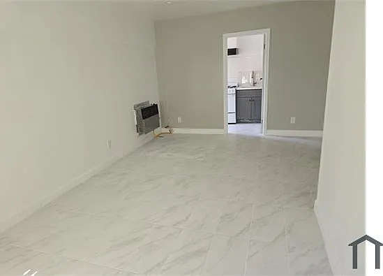 1423 W 20th St #8 — Photo 1