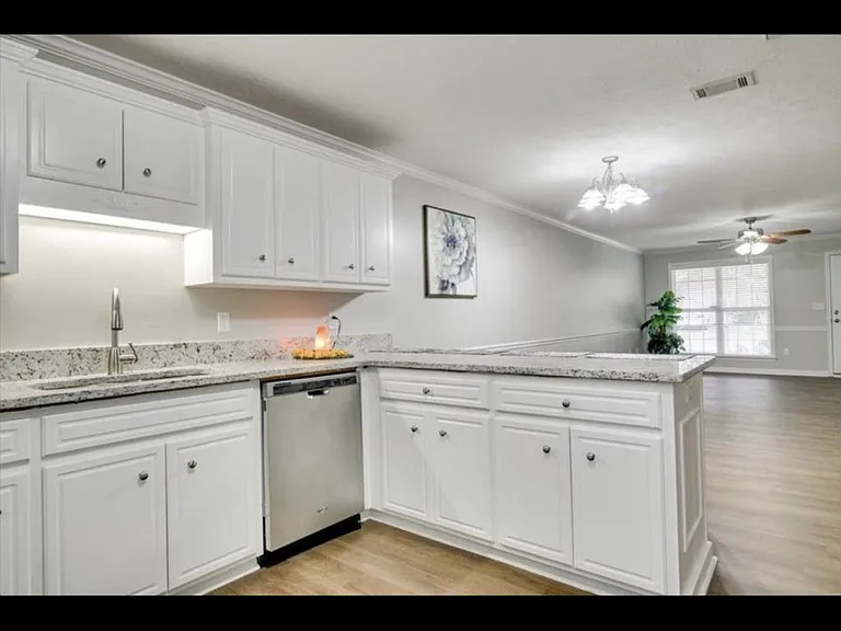 616 Goodale Ln — Photo 7