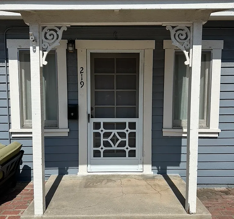 219 N Glassell St #219