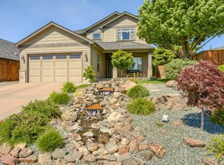 1020 St Francis Dr, Medford, OR 97504