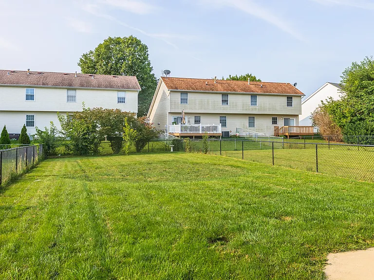 2805 Gill St — Photo 34