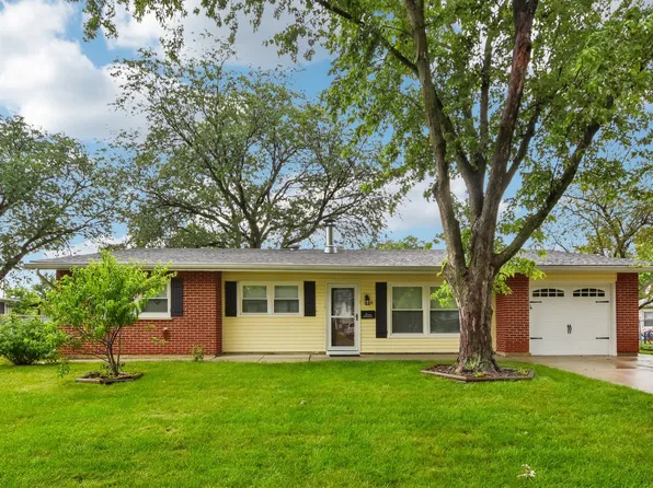 1096 Stratford Ln, Hanover Park, IL 60133