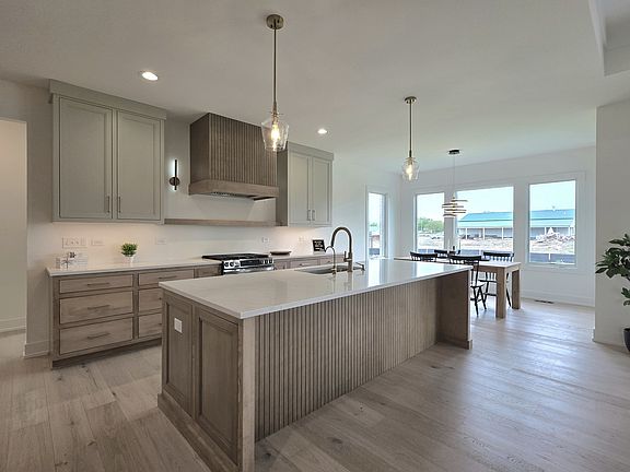 3rd image of 1083 Kinley Dr