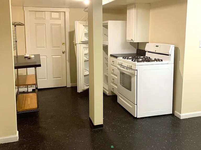 1347 W Carmen Ave — Photo 4