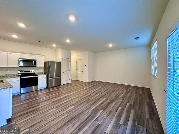 2nd image of 1066 Paddington Dr