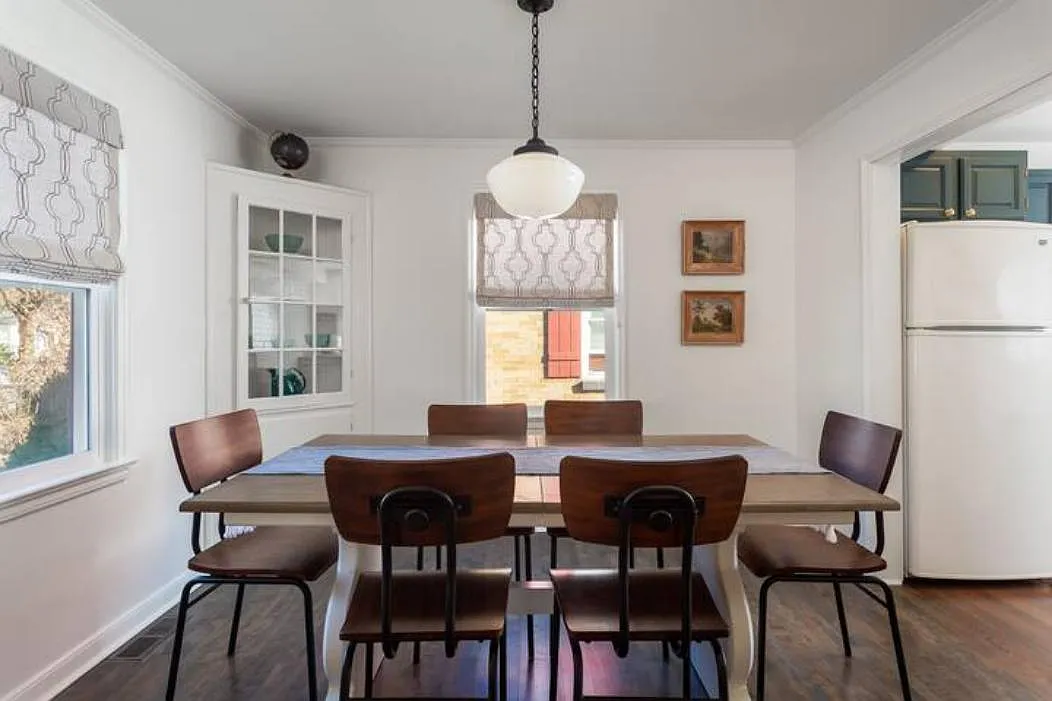 4 bed, 2860 sqft, $3,400 — Photo 3