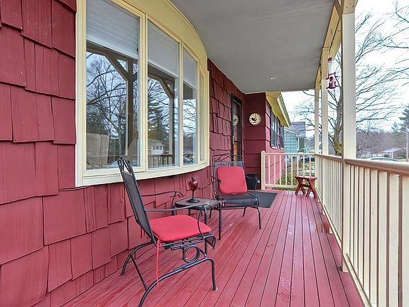 4th image of 127 Everett Cir