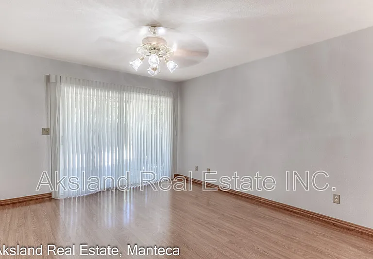 1635 Crom St — Photo 7