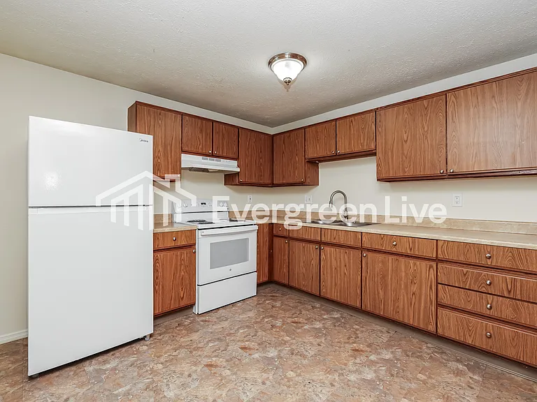 6240 Greenfield Way — Photo 8