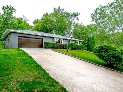 906 NW South Shore Dr, Lake Waukomis, MO, 64151