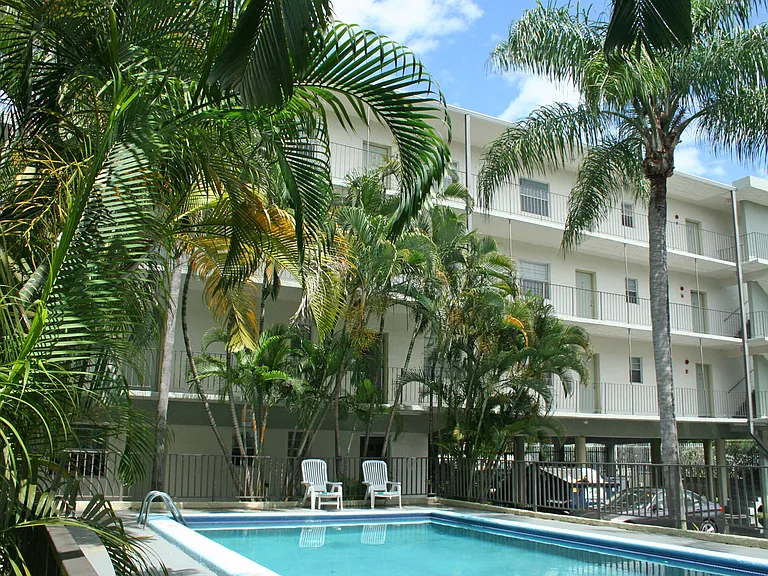 Manor Court Apartments — Photo 20