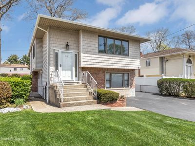 30 Clarendon St, Dix Hills, NY, 11746