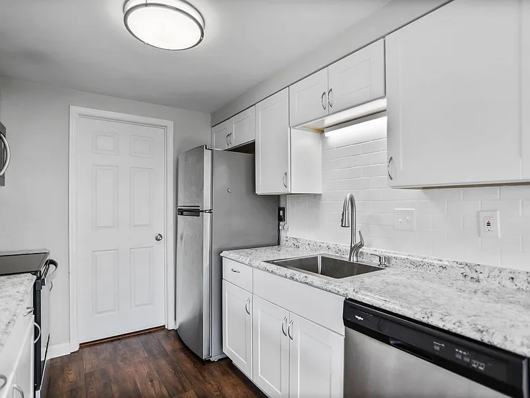 1523 Kensington Dr — Photo 26