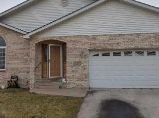 627 Clover Ln, University Park, IL