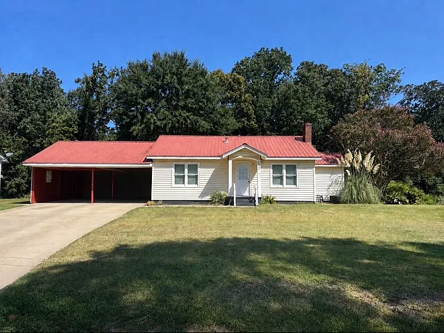 3 bed, $2,200 — Photo 1