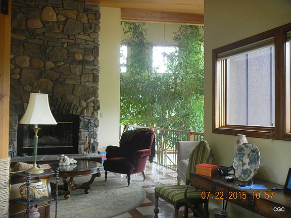 GrRm Fireplae & Atrium