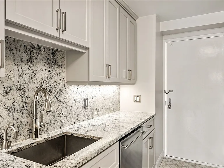 19 Chauncy St #4B — Photo 7