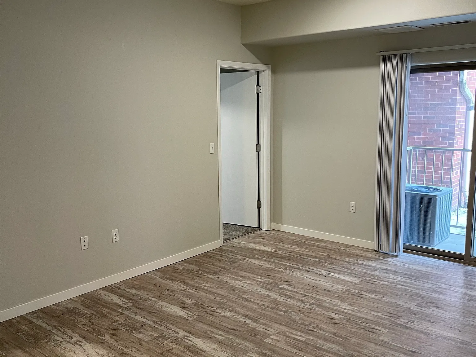 353 S Gilbert St — Photo 4