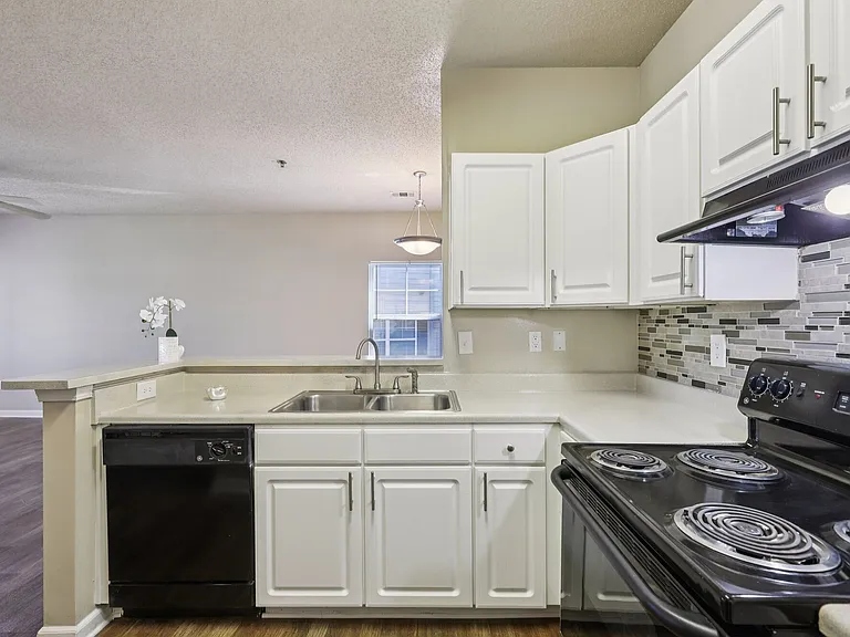 Brookside Park Apartments — Photo 60