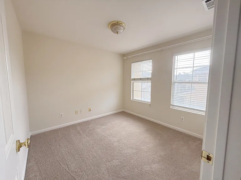 3489 Dayton Cmn — Photo 16