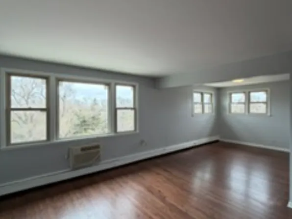 8644 Skokie Blvd APT 302, Skokie, IL 60077