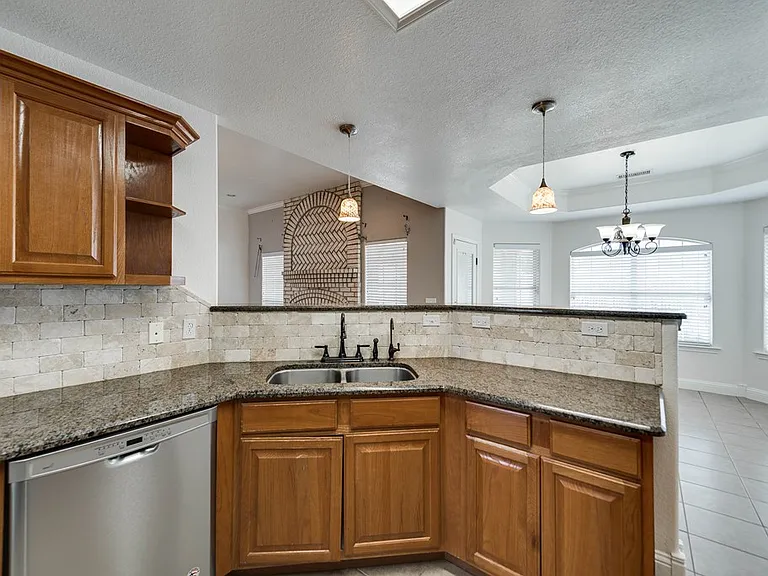 3316 Sagemont Dr — Photo 9
