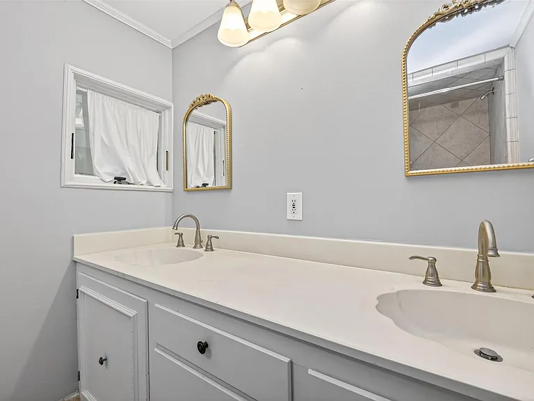 3731 Drake St — Photo 30