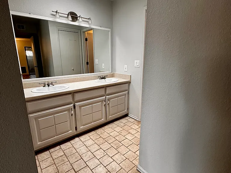 655 Lakeview Cir SE — Photo 7