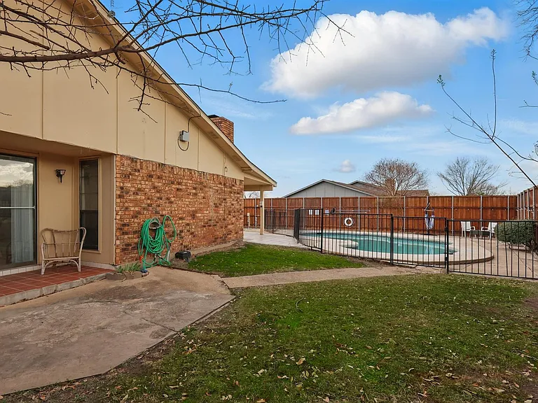 3454 Livingston Ln — Photo 40