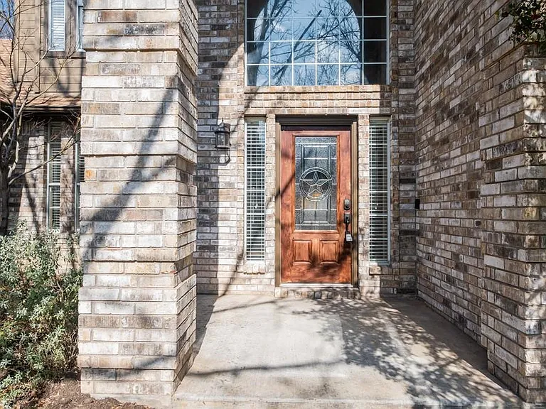 9202 Amanda Dr — Photo 4