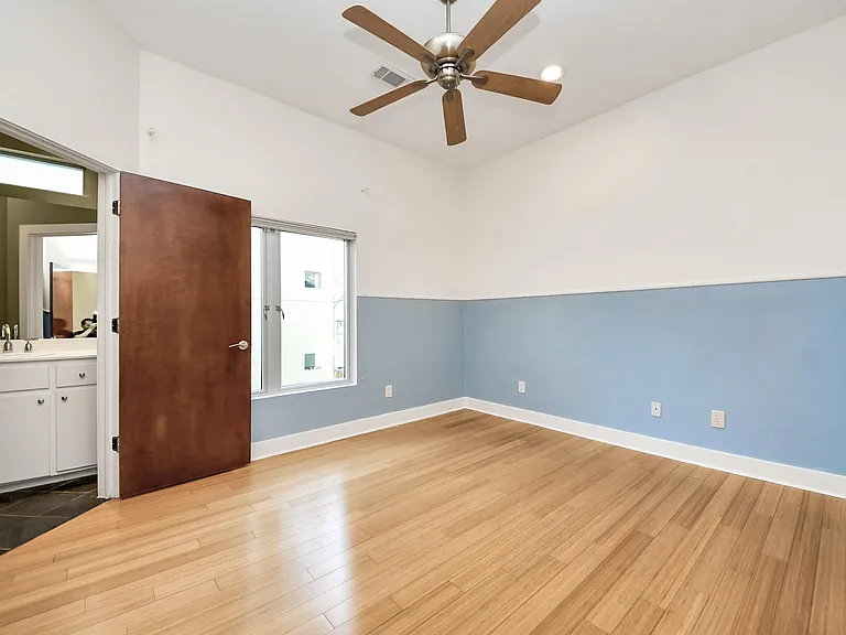 1610 Calumet St — Photo 13