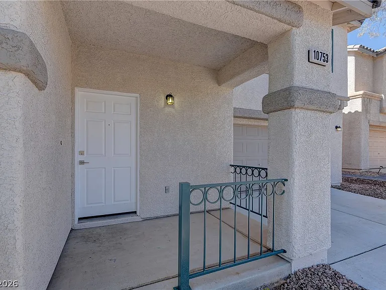 10753 Pipers Cove Ln — Photo 2