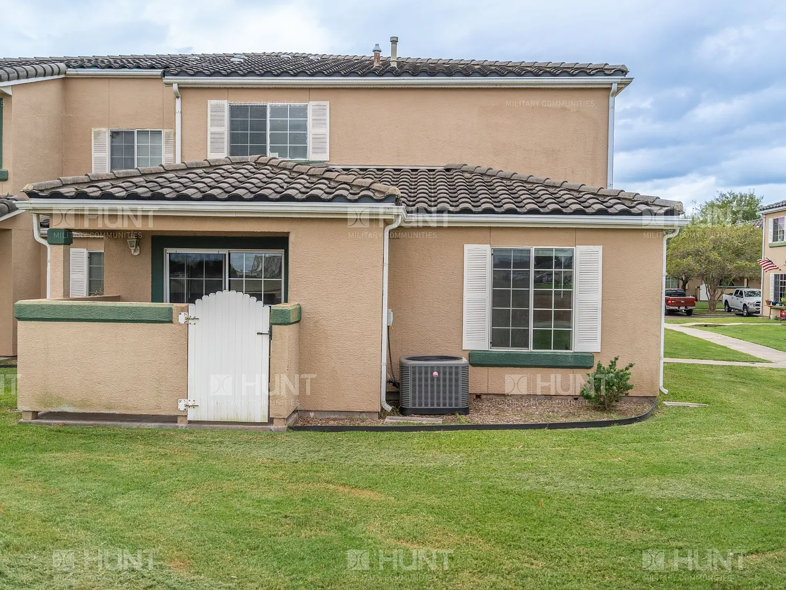 4 bed, 2.5 bath, 1465 sqft, $1,628 — Photo 4