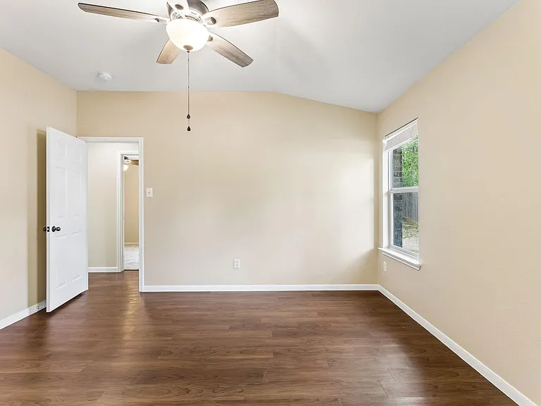 1911 Ralph C Craig Ln — Photo 24