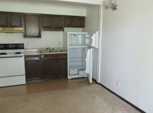 201 Cedar Ave APT 8, Waverly, IA 50677
